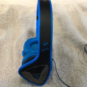 MONSTER DNA headphones